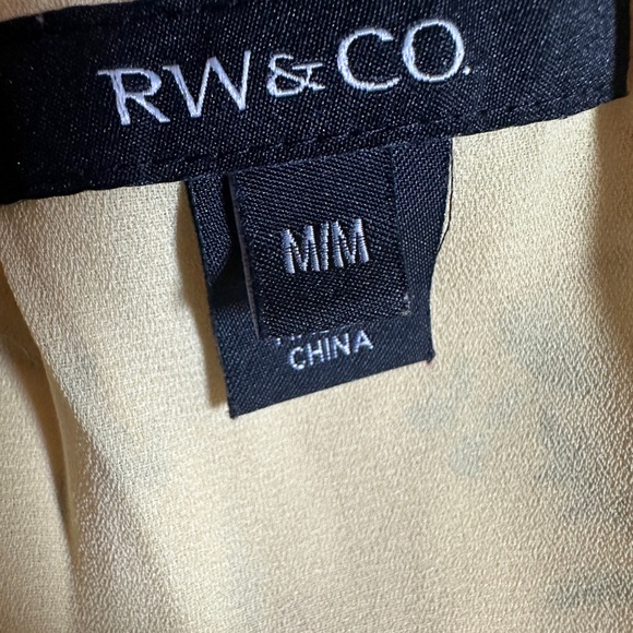 RW & Co Top, soft yellow floral, flowy, lined, cottage core, size M - Picture 6 of 9